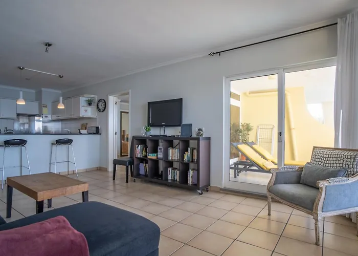 Antony Formosa 公寓 *